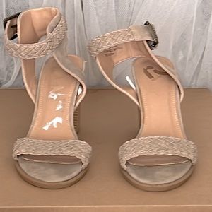 ⭐️ Report Rocky Road tan braided straps open toe chunky 4” high heels women 6